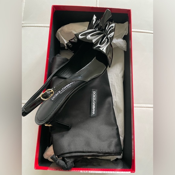 DOLCE & GABBANA Patent Leather Ruched-Detail Slingback Pumps
Size: EU 37 / US 7 - Picture 7 of 8